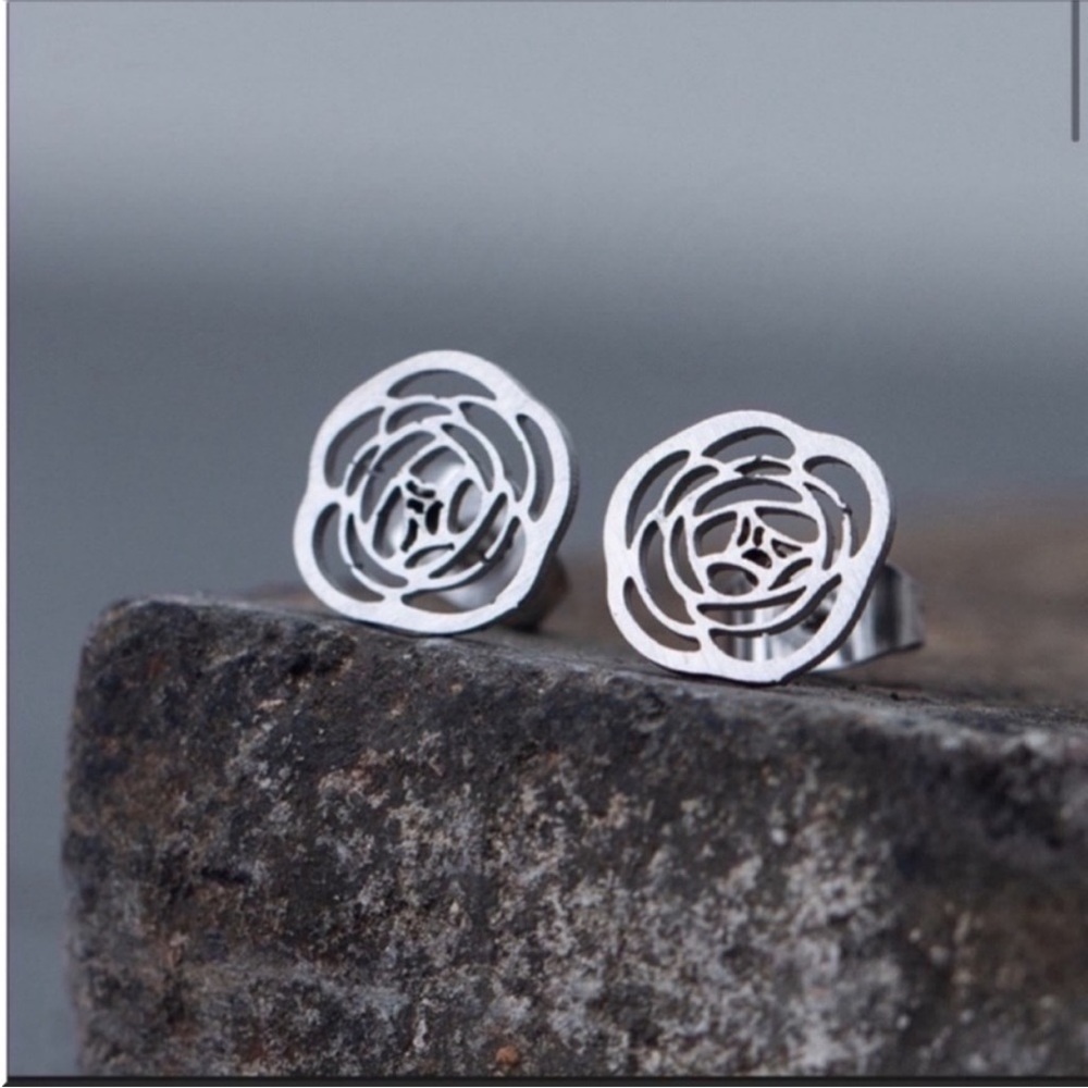 🔥5 for $25🔥 Stainless Steel Rose Earrings